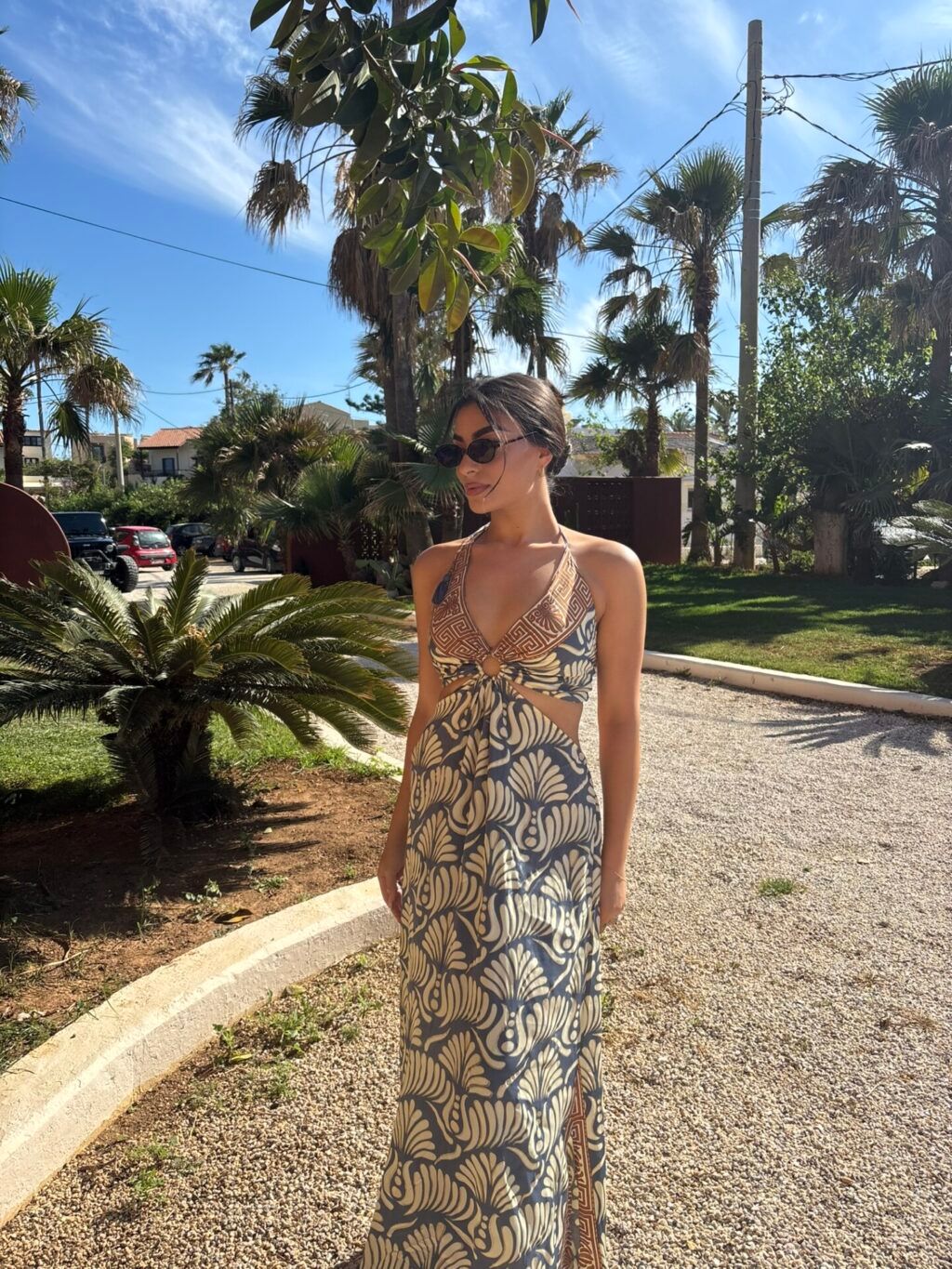 ΜΑΞΙ ΦΟΡΕΜΑ CUTOUT ME ΔΙΑΚΟΣΜΗΤΙΚΟ ΚΡΙΚΟ ΚΑΙ ΕΞΩ ΠΛΑΤΗ