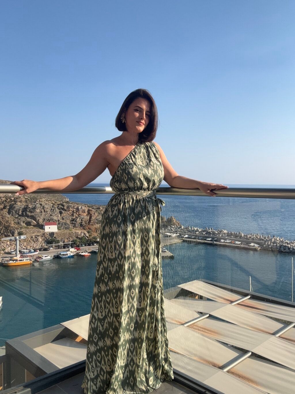 ΑΝΟΙΧΤΟ ΠΡΑΣΙΝΟ ΣΑΤΕΝ ΜΑΧΙ ΦΟΡΕΜΑ ΜΕ ΣΧΕΔΙΟ ΚΑΙ ΕΝΑΝ ΩΜΟ