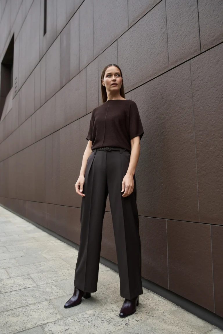 pol_pl_Sweter-z-krotkimi-rekawami-brazowy-32298_2