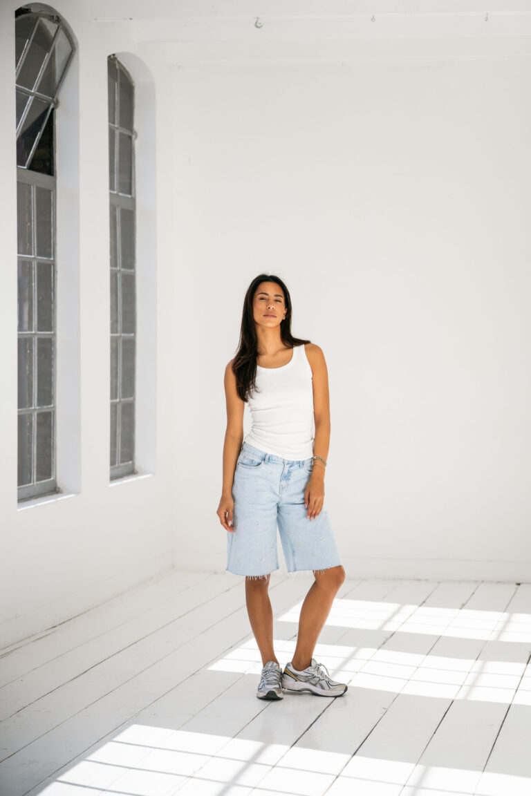 short-bermuda-broderie-fleurs_bleu-clair_69ef53b33ff36